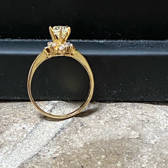 GENUINE NATURAL DIAMOND Engagement Ring Solid 14KT GOLD - Picture 9 of 17